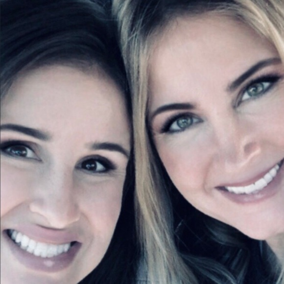 Meet your Posher, Adara designs - Picture 2 of 2